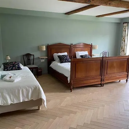 Le Gite Du Chateau De Pailhe Hébergement de vacances *